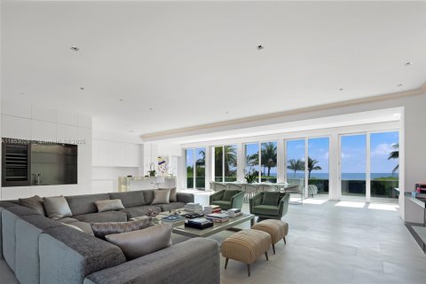 House in Miami Beach, Florida 5 bedrooms, 545.15 sq.m. № 1895655 - photo 2