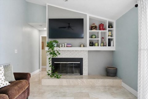 House in Tampa, Florida 4 bedrooms, 183.02 sq.m. № 2197254 - photo 14