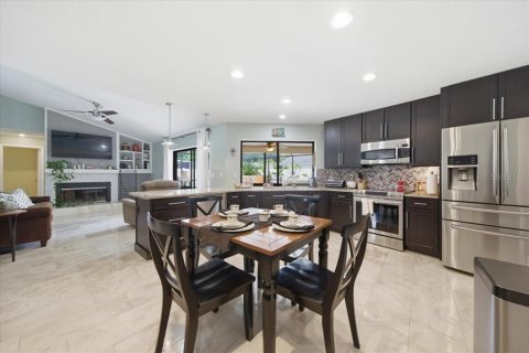 House in Tampa, Florida 4 bedrooms, 183.02 sq.m. № 2197254 - photo 4