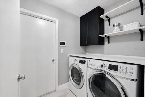 House in Tampa, Florida 4 bedrooms, 183.02 sq.m. № 2197254 - photo 29
