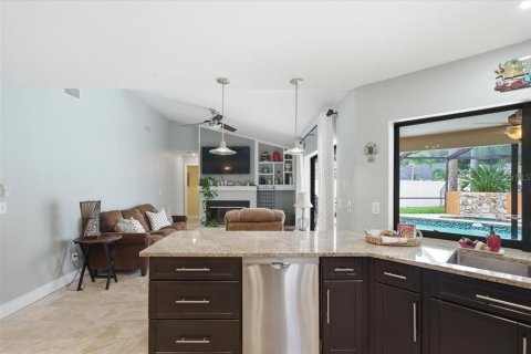 House in Tampa, Florida 4 bedrooms, 183.02 sq.m. № 2197254 - photo 9