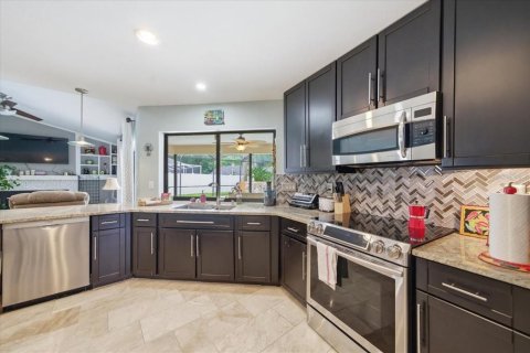 House in Tampa, Florida 4 bedrooms, 183.02 sq.m. № 2197254 - photo 10