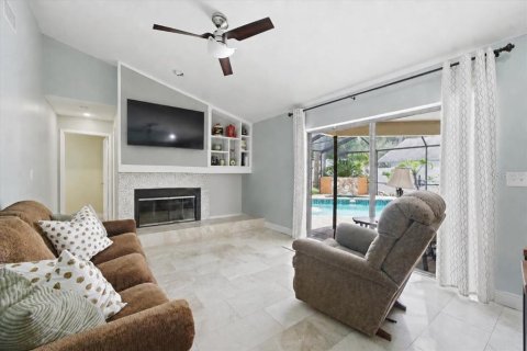 House in Tampa, Florida 4 bedrooms, 183.02 sq.m. № 2197254 - photo 13