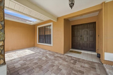House in Tampa, Florida 4 bedrooms, 183.02 sq.m. № 2197254 - photo 3