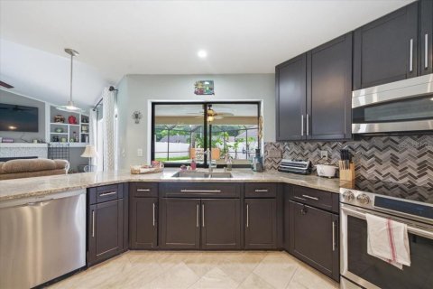 House in Tampa, Florida 4 bedrooms, 183.02 sq.m. № 2197254 - photo 7