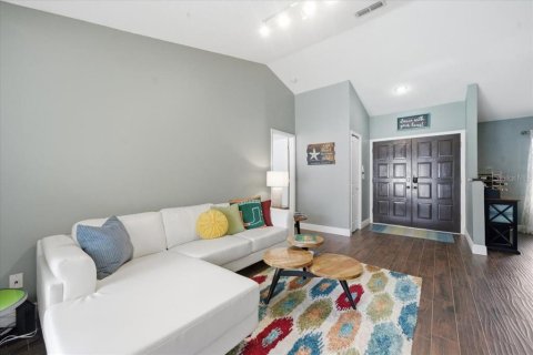 House in Tampa, Florida 4 bedrooms, 183.02 sq.m. № 2197254 - photo 18