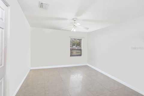 Casa en venta en Tampa, Florida, 6 dormitorios, 183.76 m2 № 2217987 - foto 7