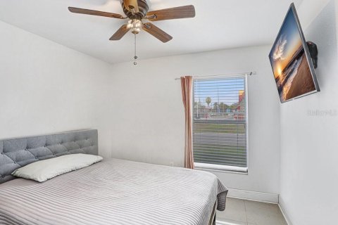 Casa en venta en Tampa, Florida, 6 dormitorios, 183.76 m2 № 2217987 - foto 8