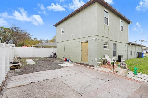 Casa en venta en Tampa, Florida, 6 dormitorios, 183.76 m2 № 2217987 - foto 16