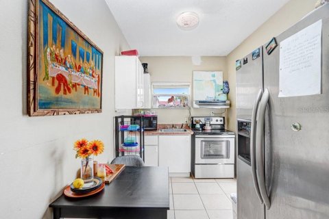 Casa en venta en Tampa, Florida, 6 dormitorios, 183.76 m2 № 2217987 - foto 11