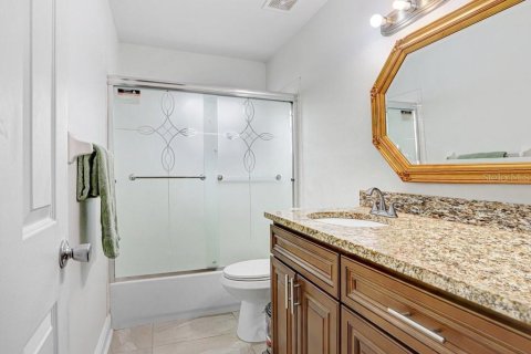 Casa en venta en Tampa, Florida, 6 dormitorios, 183.76 m2 № 2217987 - foto 9