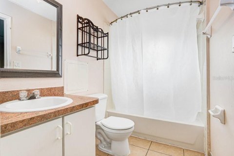 Casa en venta en Tampa, Florida, 6 dormitorios, 183.76 m2 № 2217987 - foto 13
