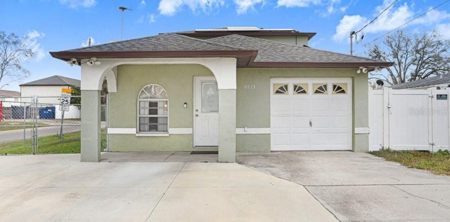 Casa en Tampa, Florida 6 dormitorios, 183.76 m2 № 2217987