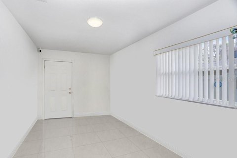 Casa en venta en Tampa, Florida, 6 dormitorios, 183.76 m2 № 2217987 - foto 5