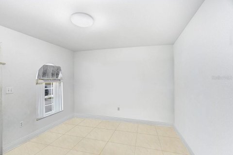 Casa en venta en Tampa, Florida, 6 dormitorios, 183.76 m2 № 2217987 - foto 2