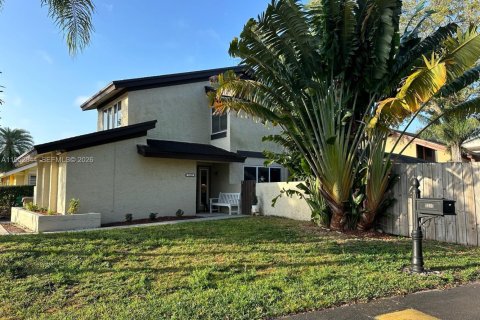 Casa en Davie, Florida 4 dormitorios, 198.81 m2 № 2054319