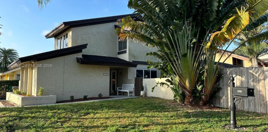 Casa en Davie, Florida 4 dormitorios, 198.81 m2 № 2054319