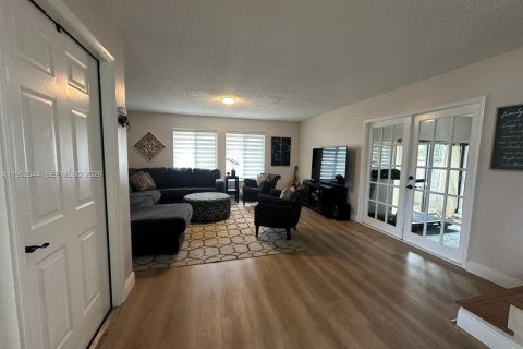 Casa en alquiler en Davie, Florida, 4 dormitorios, 198.81 m2 № 2054319 - foto 12