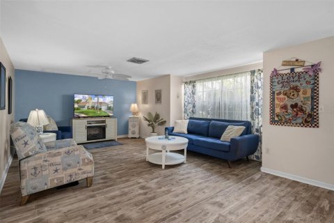 Casa en venta en Hudson, Florida, 2 dormitorios, 151.8 m2 № 1680165 - foto 8