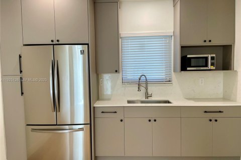 Immobilier commercial à louer à Miami, Floride: 1 chambre, 46.45 m2 № 1983753 - photo 2