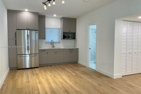 Immobilier commercial à louer à Miami, Floride: 1 chambre, 46.45 m2 № 1983753 - photo 1