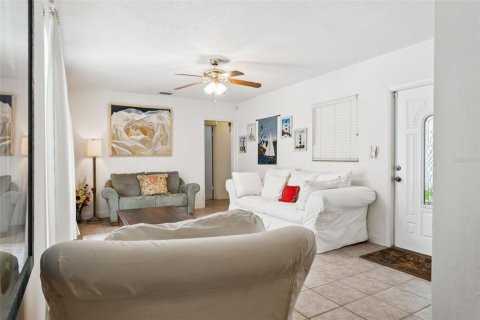 Casa en venta en Brandon, Florida, 4 dormitorios, 159.98 m2 № 1915804 - foto 4