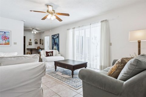 Casa en venta en Brandon, Florida, 4 dormitorios, 159.98 m2 № 1915804 - foto 3