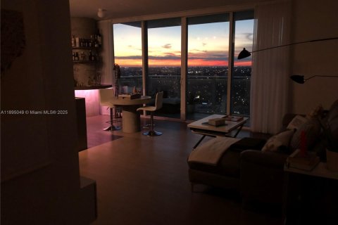 Снять в аренду кондоминиум в Майами, Флорида 2 спальни, 105.35м2, № 1947499 - фото 4