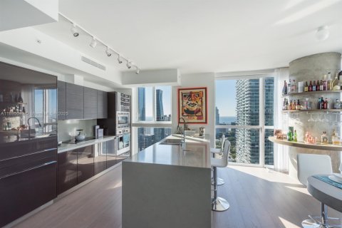 Снять в аренду кондоминиум в Майами, Флорида 2 спальни, 105.35м2, № 1947499 - фото 2