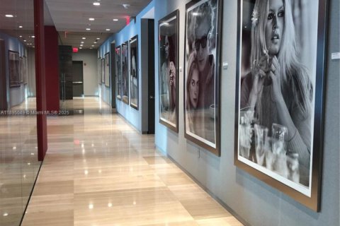 Снять в аренду кондоминиум в Майами, Флорида 2 спальни, 105.35м2, № 1947499 - фото 25