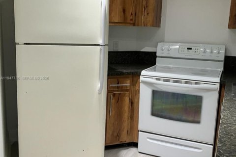 Condo in Oakland Park, Florida, 2 bedrooms  № 2003872 - photo 7