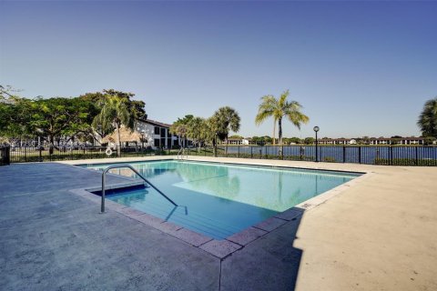 Condo in Oakland Park, Florida, 2 bedrooms  № 2003872 - photo 15