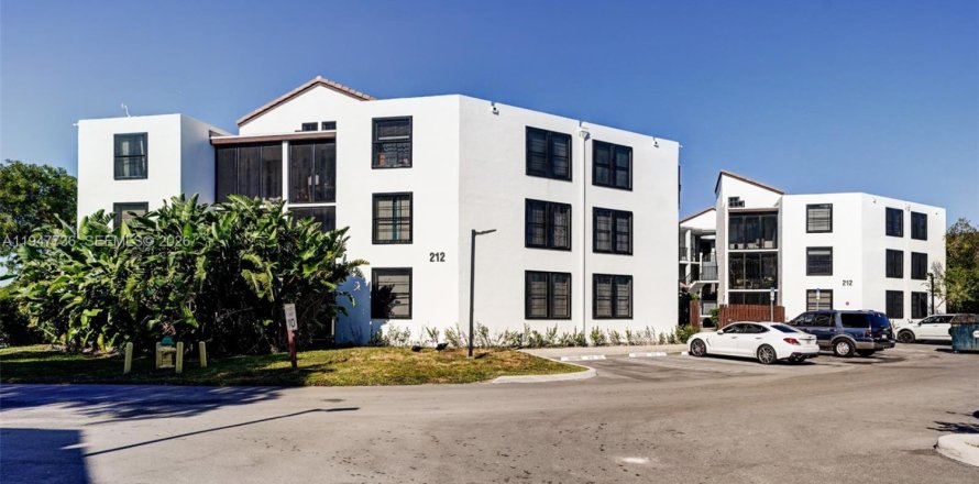 Condo in Oakland Park, Florida, 2 bedrooms  № 2003872