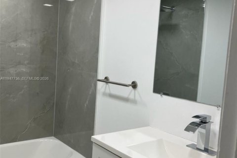 Condo in Oakland Park, Florida, 2 bedrooms  № 2003872 - photo 12