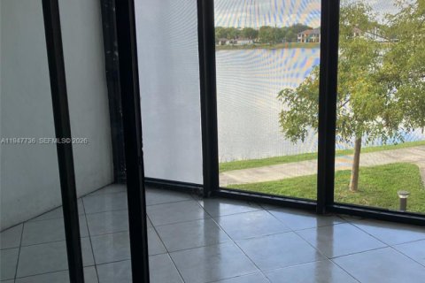 Condo in Oakland Park, Florida, 2 bedrooms  № 2003872 - photo 11