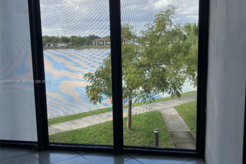 Condo in Oakland Park, Florida, 2 bedrooms  № 2003872 - photo 13