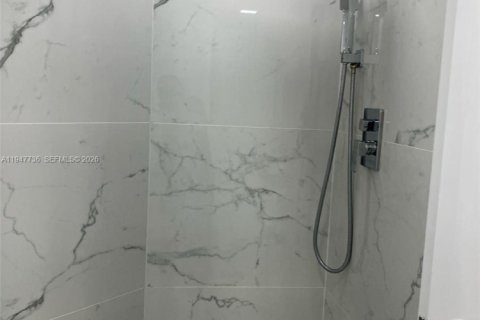 Condo in Oakland Park, Florida, 2 bedrooms  № 2003872 - photo 9