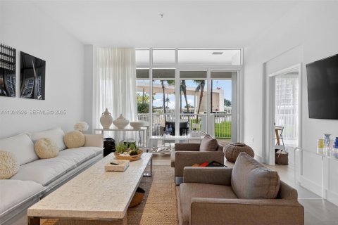 Снять в аренду кондоминиум в Бэл-Харбор, Флорида 2 спальни, 106.09м2, № 1983786 - фото 9