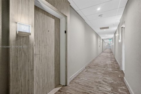 Снять в аренду кондоминиум в Бэл-Харбор, Флорида 2 спальни, 106.09м2, № 1983786 - фото 5