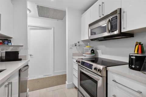 Снять в аренду кондоминиум в Бэл-Харбор, Флорида 2 спальни, 106.09м2, № 1983786 - фото 13