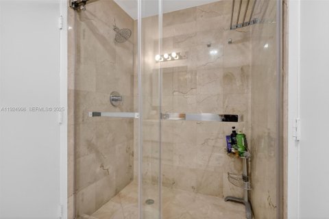 Снять в аренду кондоминиум в Бэл-Харбор, Флорида 2 спальни, 106.09м2, № 1983786 - фото 25