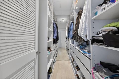 Снять в аренду кондоминиум в Бэл-Харбор, Флорида 2 спальни, 106.09м2, № 1983786 - фото 17