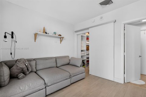 Снять в аренду кондоминиум в Бэл-Харбор, Флорида 2 спальни, 106.09м2, № 1983786 - фото 22