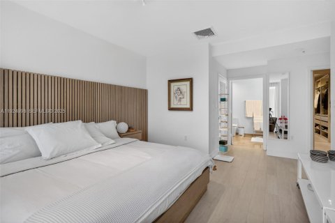 Снять в аренду кондоминиум в Бэл-Харбор, Флорида 2 спальни, 106.09м2, № 1983786 - фото 16