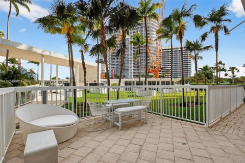 Снять в аренду кондоминиум в Бэл-Харбор, Флорида 2 спальни, 106.09м2, № 1983786 - фото 28
