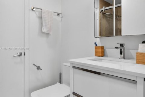 Снять в аренду кондоминиум в Бэл-Харбор, Флорида 2 спальни, 106.09м2, № 1983786 - фото 23