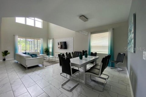 House in Kissimmee, Florida 5 bedrooms, 278.34 sq.m. № 2348193 - photo 5