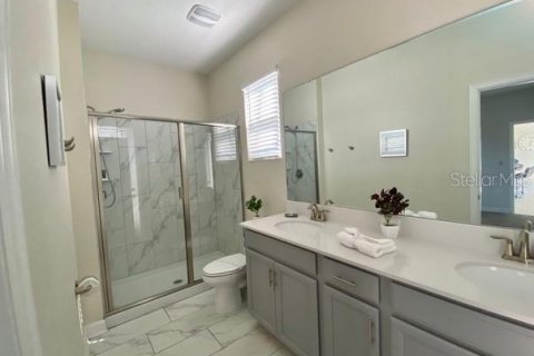 House in Kissimmee, Florida 5 bedrooms, 278.34 sq.m. № 2348193 - photo 11