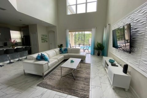 House in Kissimmee, Florida 5 bedrooms, 278.34 sq.m. № 2348193 - photo 3