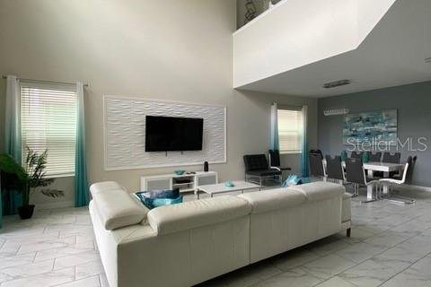 House in Kissimmee, Florida 5 bedrooms, 278.34 sq.m. № 2348193 - photo 4